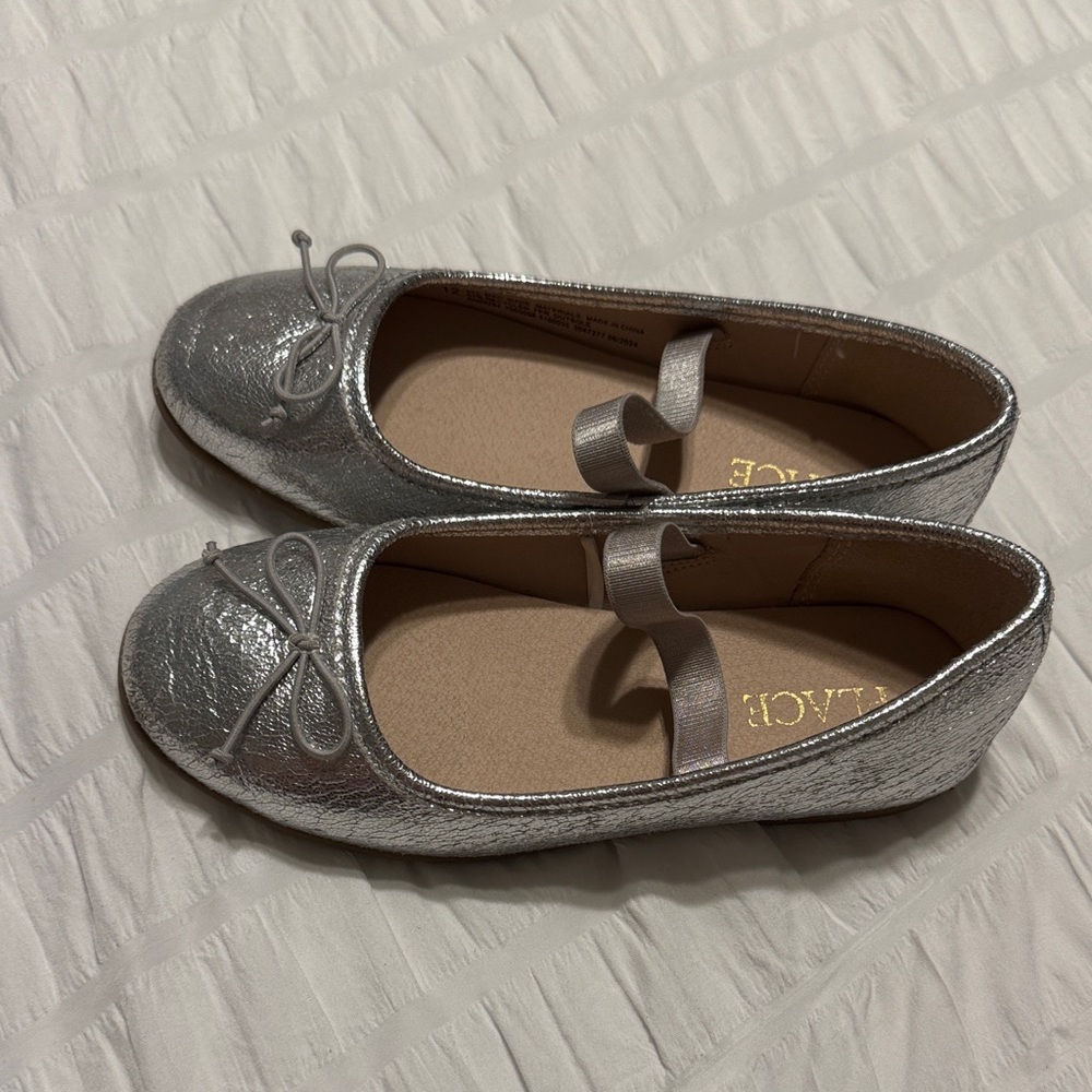 The Children's Place Metallic Silver Bow Flats